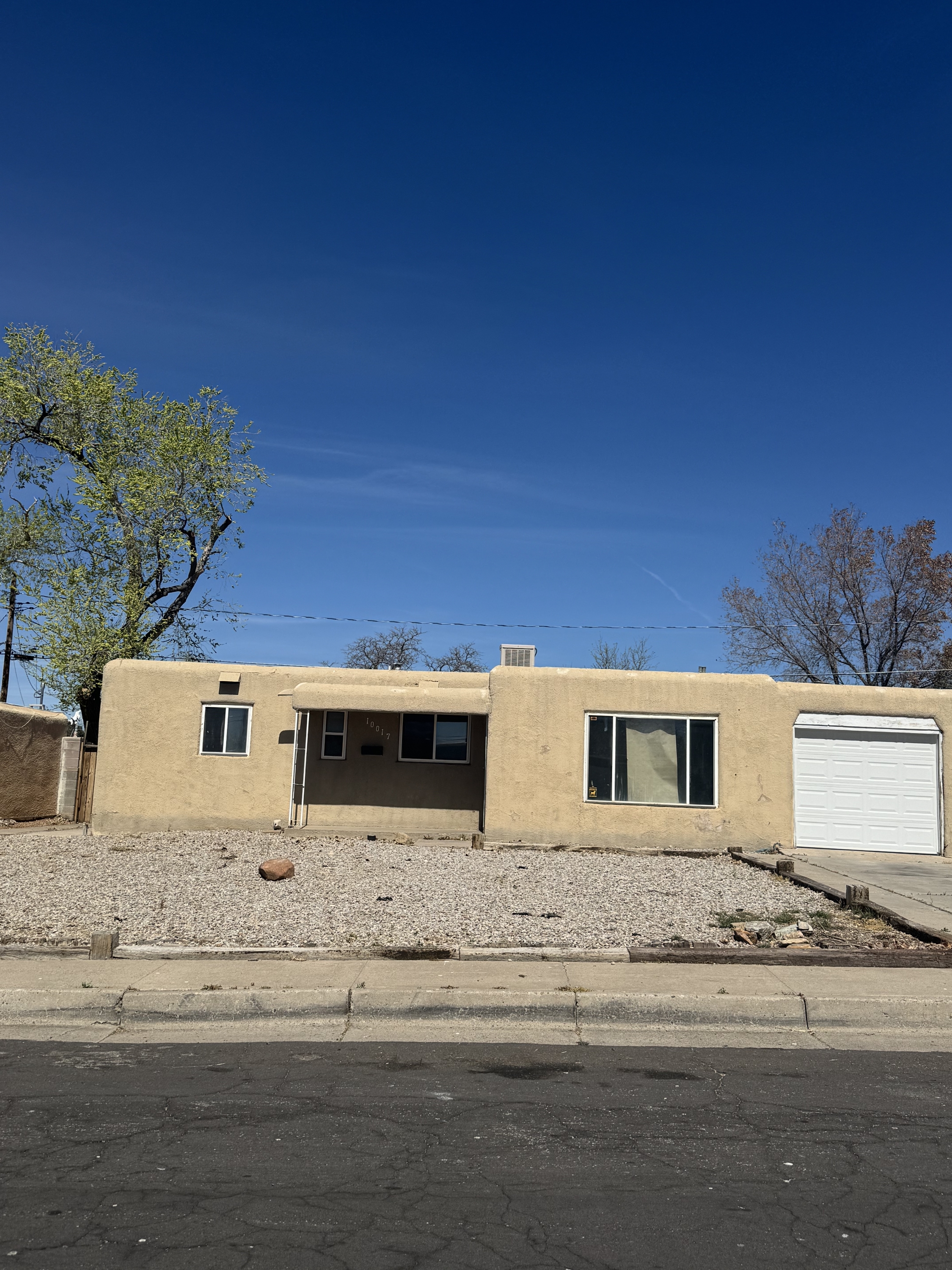 10017 Los Arboles Ave NE