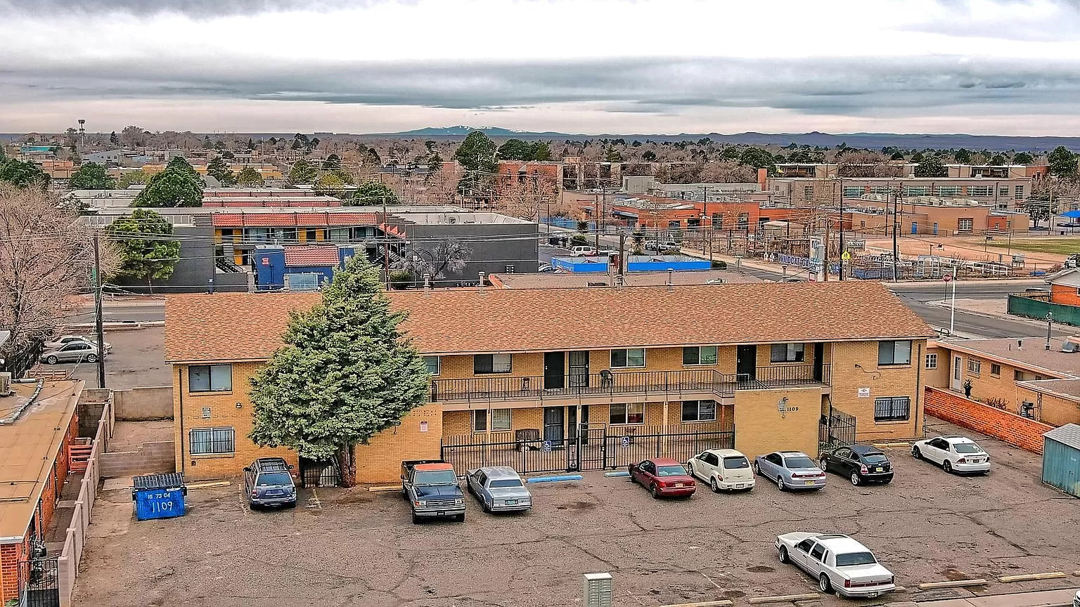 1109 Arizona St SE