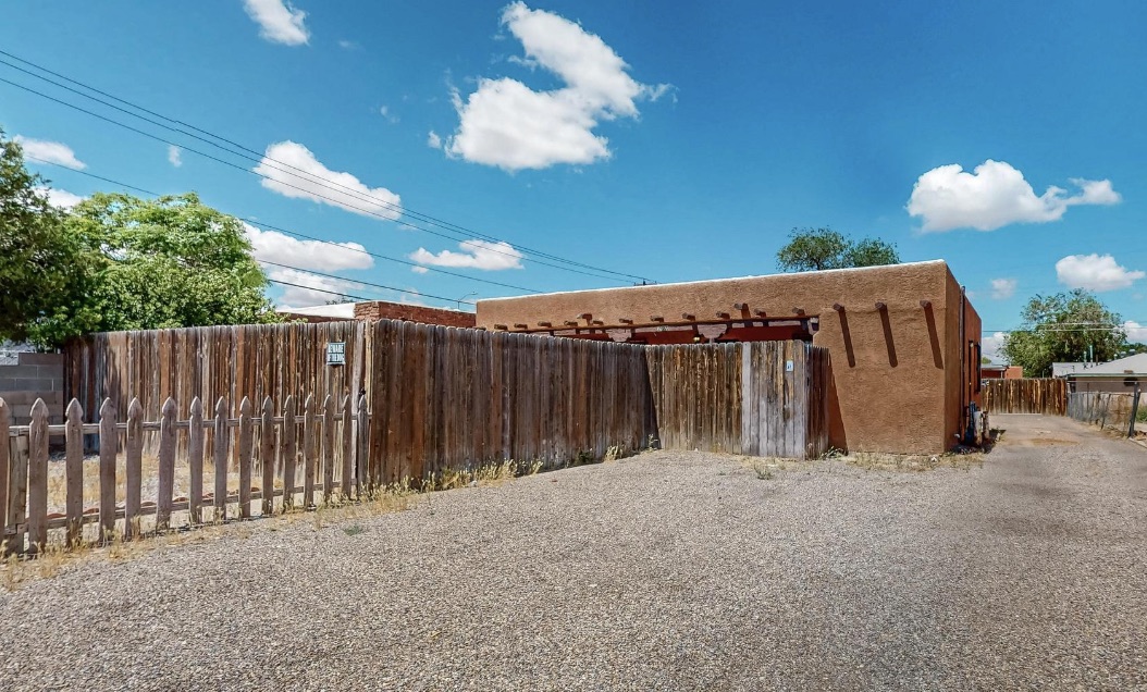 207 Vermont St NE - A