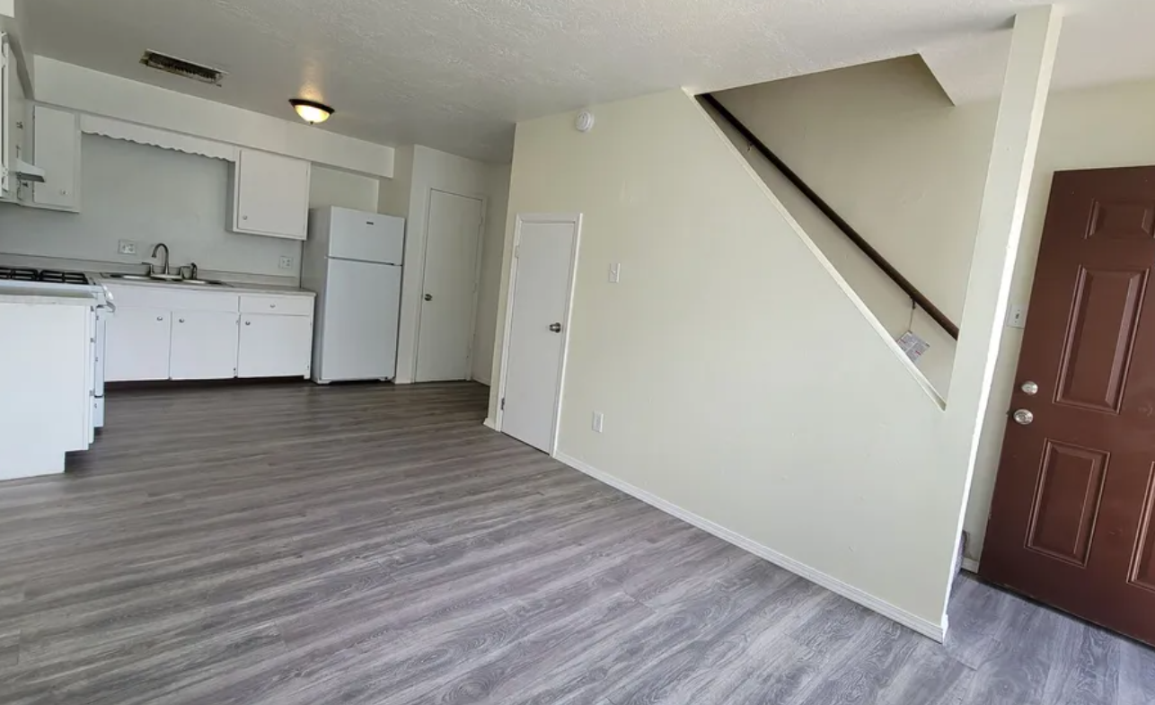 332 Grove St SE - 3