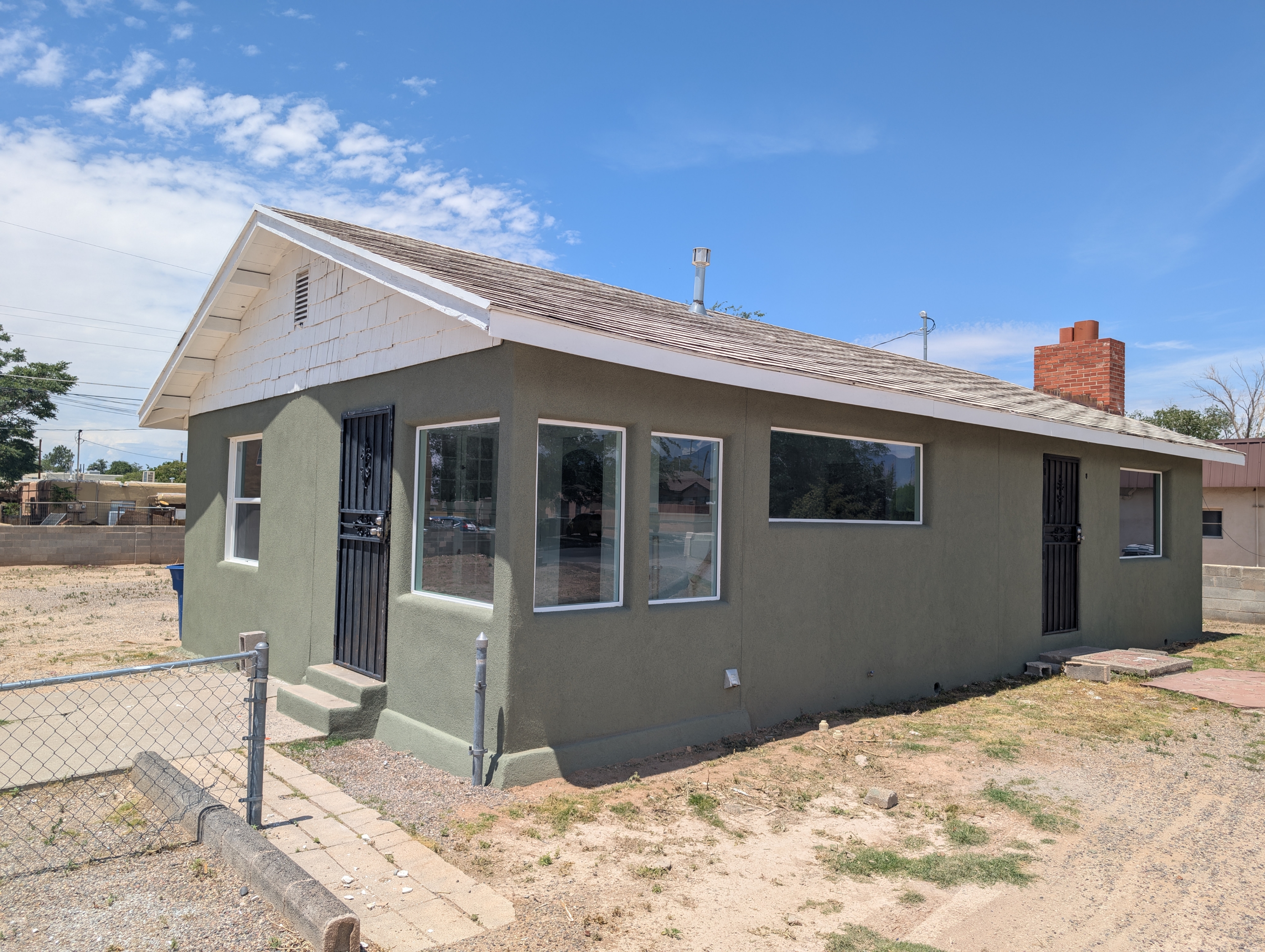 523 Valencia Dr SE