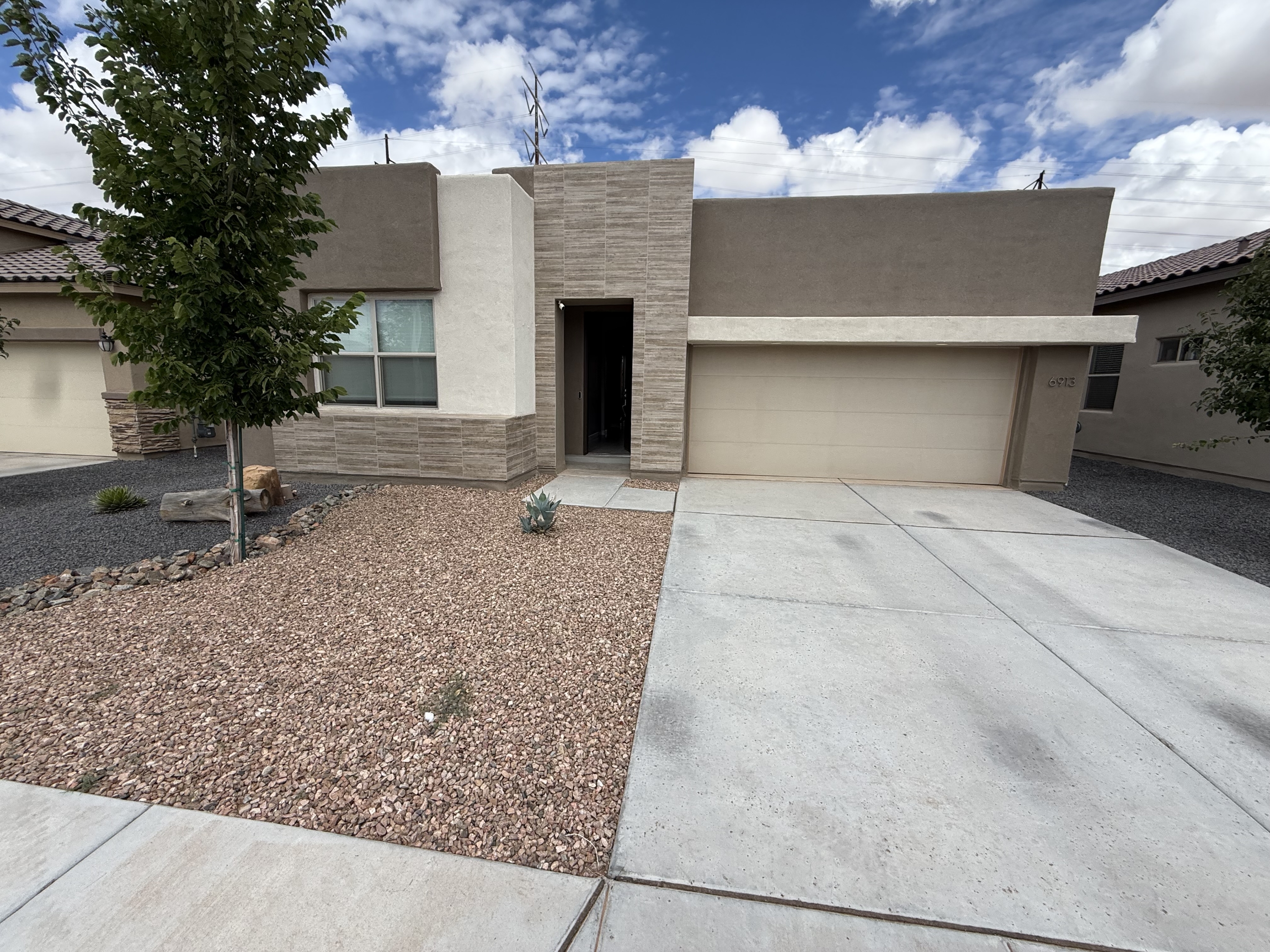 6913 Cleary Loop NE